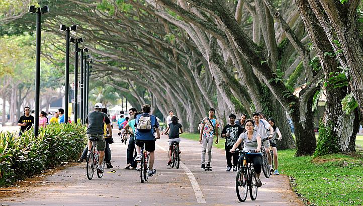 Hasil gambar untuk east coast park singapore