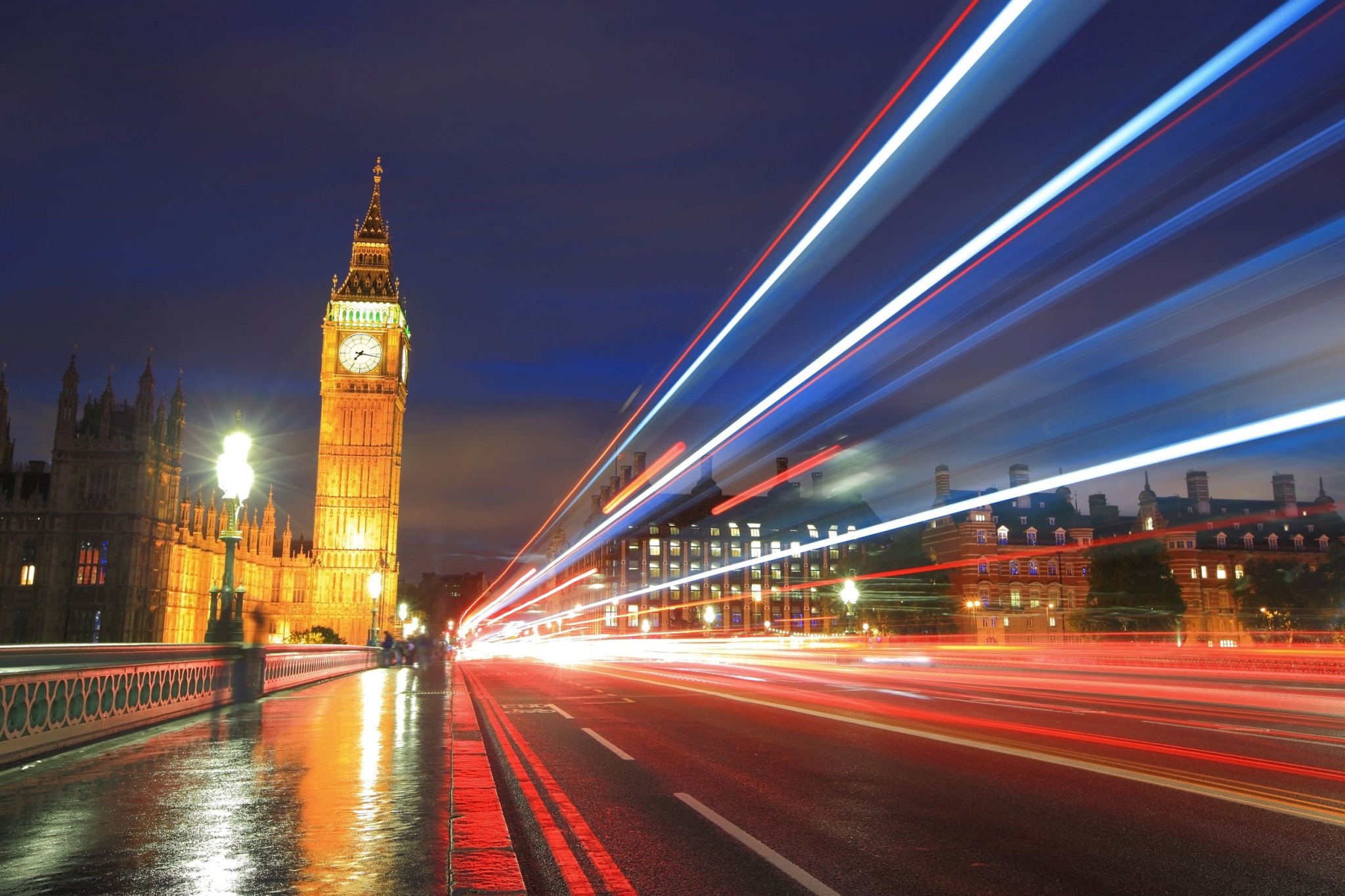 Big Ben and London at night with the lights of the cars passing by ...