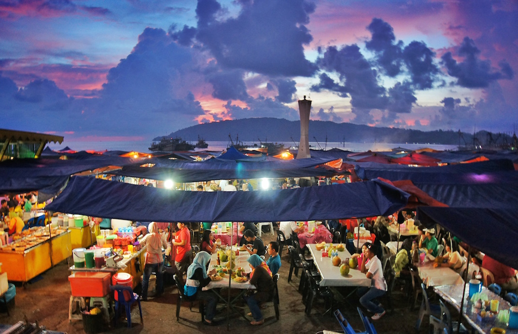 Kota Kinabalu Night Market | Photo credits: notesofnomads.com