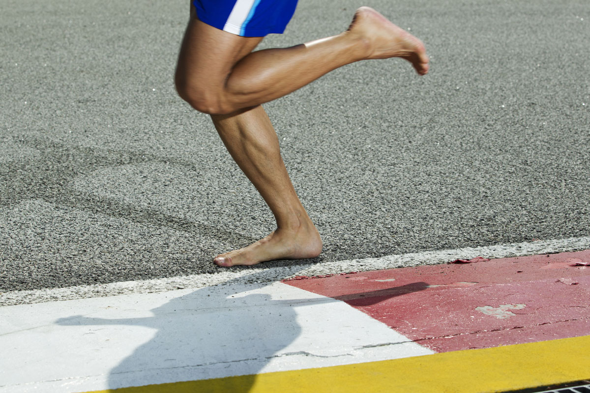 running with flat feet