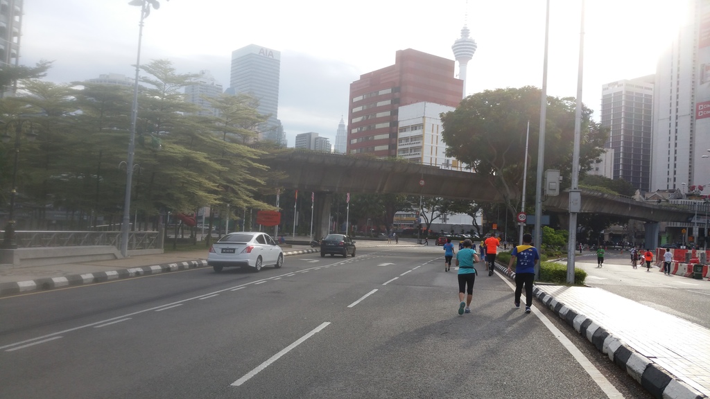 Unlike Singapore, no barricades or cones were used to cordon off the road for runners.