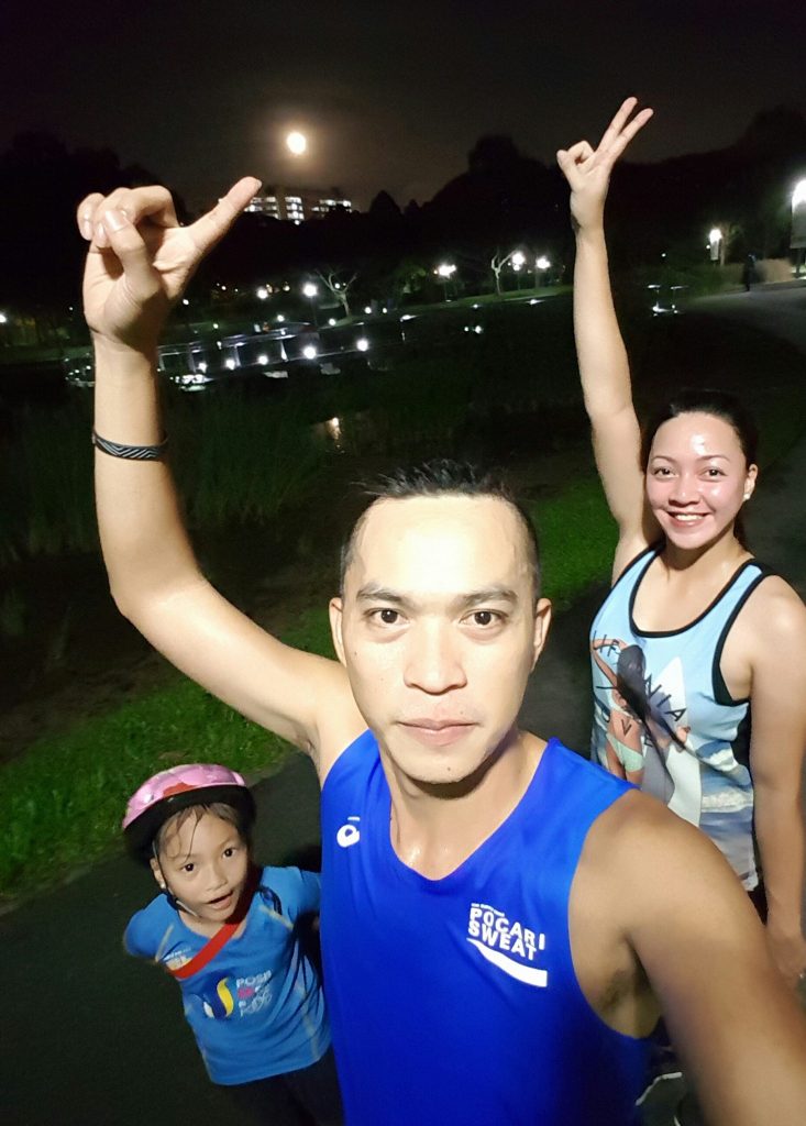 Our Tuesday night bonding. Notice the super moon on its second night as viewed in Bishan-Ang Mo Kio Park.