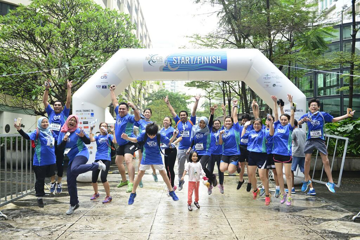 2 000 Runners Thronged The Finish Line To Great Fanfare At The