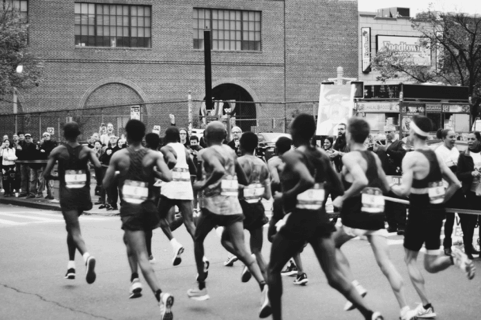 running marathon black and white